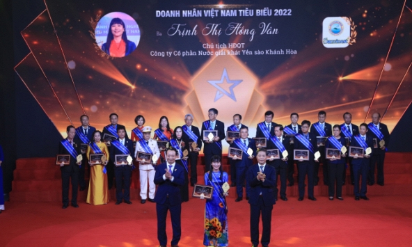 Nữ Chủ tịch HĐQT Công ty CP Nước giải khát Yến sào Khánh Hòa được vinh danh “Doanh nhân Việt Nam tiêu biểu” 