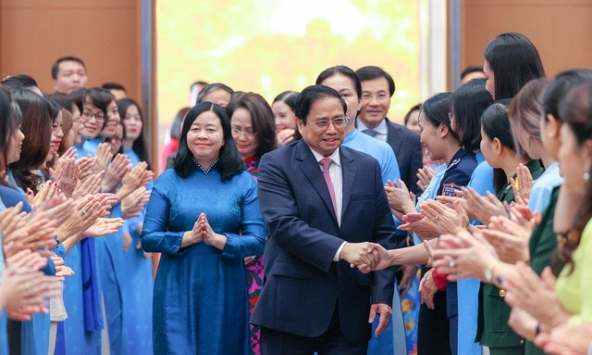 Thủ tướng Phạm Minh Chính đối thoại với phụ nữ Việt Nam