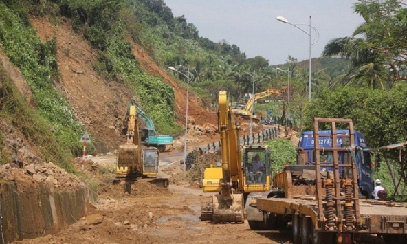 Miền Trung khắc phục thiệt hại sau mưa lũ