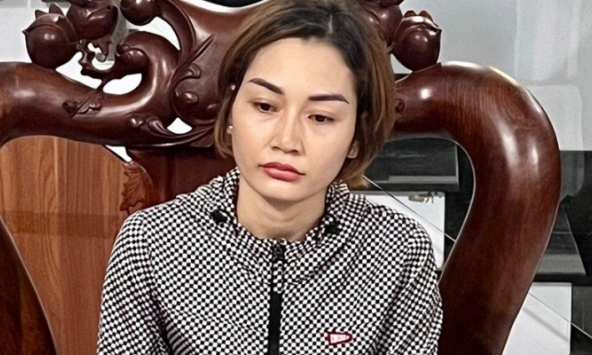 Bắt người phụ nữ và nhiều đàn em, thu giữ hơn 220 khẩu súng 