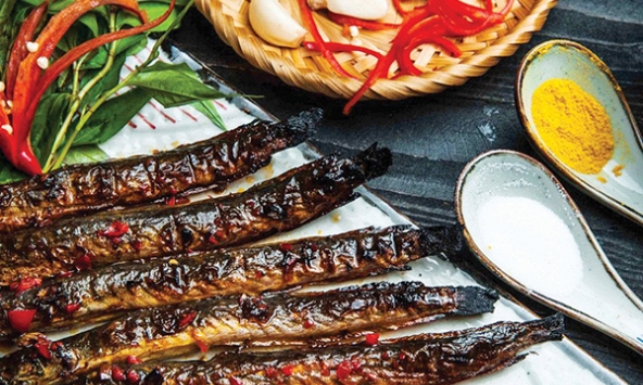 Ăn cá kèo nướng, nhớ quê nhà, nhớ mùi rơm củi dại...