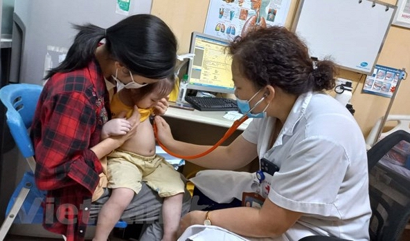 Nhiều dịch bệnh đang 'bủa vây' trẻ nhỏ khi thời tiết chuyển mùa