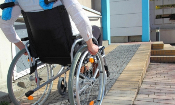  Cụ ông 81 tuổi đẩy vợ bại liệt 40 năm xuống biển và sự thật đau lòng