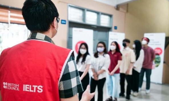 Hội đồng Anh chính thức cho biết lý do hoãn thi IELTS