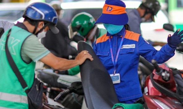 Giá xăng tăng lần thứ 4 liên tiếp, mỗi lít xăng A95 đã lên gần 24.000 đồng