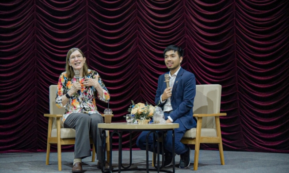 “Học cách học” và xây dựng kỹ năng học tập của nữ Giáo sư Barbara Oakley