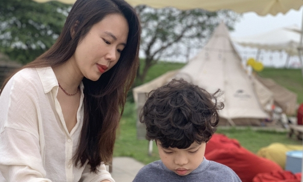 Cô giáo dạy IELTS mở dự án tái chế đồ cũ cho trẻ