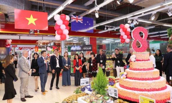 Tổng Lãnh sự quán New Zealand thăm và làm việc tại WinMart 