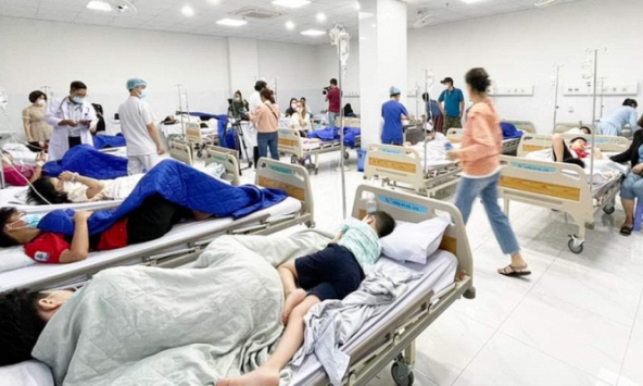 Hàng trăm học sinh trường Ischool Nha Trang nhập việc cấp cứu vì ngộ độc sau buổi ăn trưa