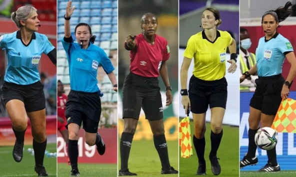 Những nữ trọng tài lần đầu xuất hiện trong World Cup như thế nào? 