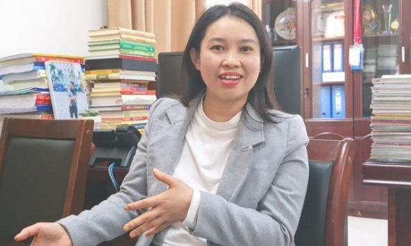 Nữ PGS đam mê với rừng