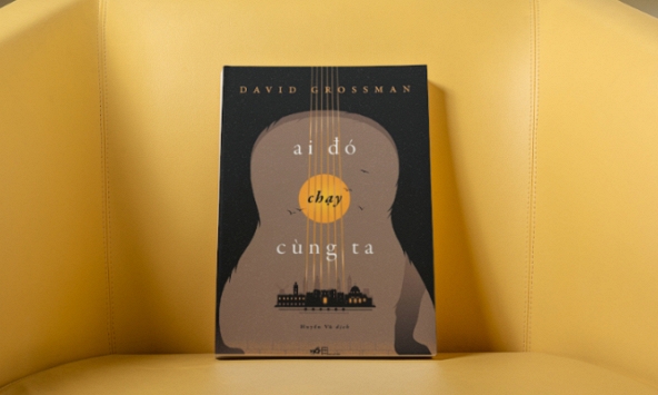 'Ai đó chạy cùng ta' David Grosssman: Hành trình để học cách từ bỏ