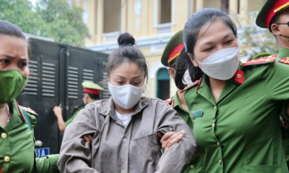 Tòa đang xét xử người cha và mẹ kế bạo hành bé gái 8 tuổi tử vong ở TP.HCM