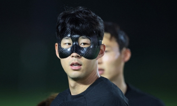 Mặt nạ của Son Heung Min gây sốt với cổ động viên Hàn Quốc