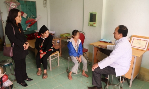 Hàng loạt học sinh có biểu hiện kích động, khóc thét và ngất xỉu: Chứng rối loạn phân ly là gì?