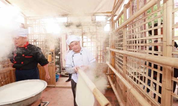 Say đắm với hương vị của phở