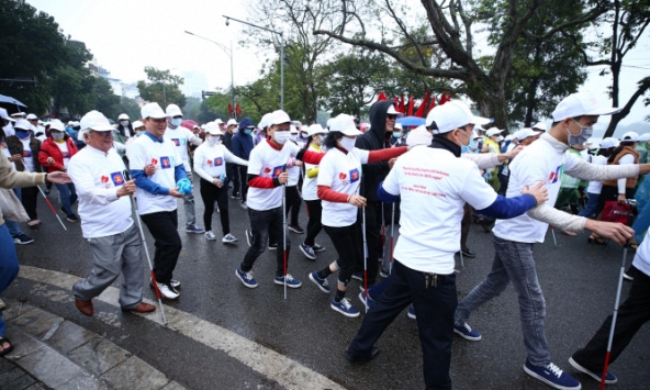 Bộ Kế hoạch Đầu tư tiếp tục lan toả Hành trình cây gậy trắng cho người mù Việt Nam