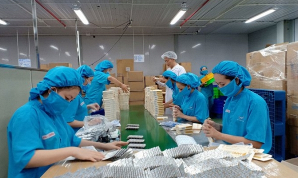 Công nhân hồi hộp chờ thưởng Tết