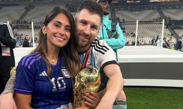 Chuyện tình hơn 2 thập kỷ của cầu thủ huyền thoại Lionel Messi và Antonella Roccuzzo