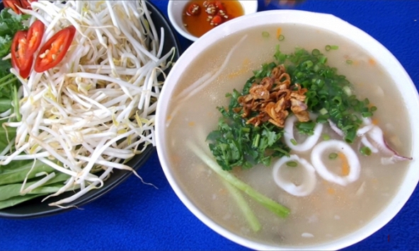 Cháo mực tươi: Món ăn ấm bụng mùa lạnh