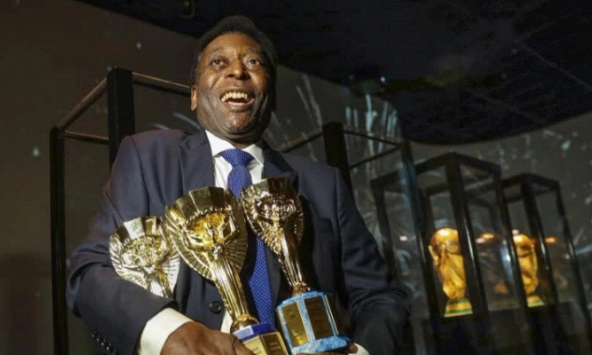 Gia đình 'Vua bóng đá' Pele liên tục cập nhật dòng trạng thái gây lo lắng