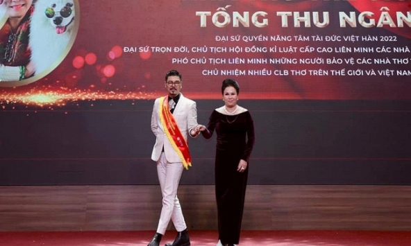 Thực hư sự kiện vinh danh 'nhà thơ thế giới' Tống Thu Ngân