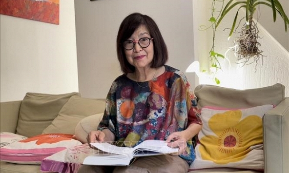 Nữ Giáo sư Việt kiều tâm huyết phát triển trồng lúa quê hương