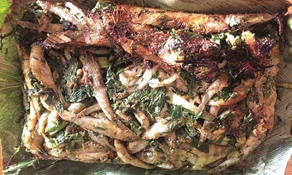 Thơm lừng món cá bống suối nướng của người Khơ Mú