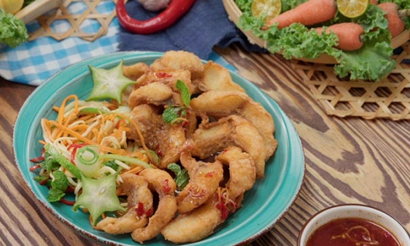 Bùng nổ vị giác với cá chiên giòn chấm sốt mắm Thái chua cay