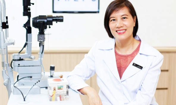 Nữ bác sĩ tiên phong đưa kỹ thuật điều trị tật khúc xạ tiên tiến nhất về Việt Nam