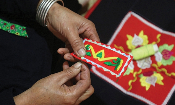 Hồn quê trong thổ cẩm người Tày