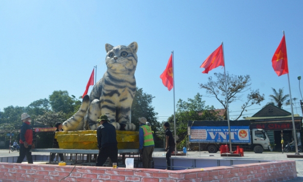 Linh vật mèo ở Quảng Trị nhận 'cơn mưa' lời khen