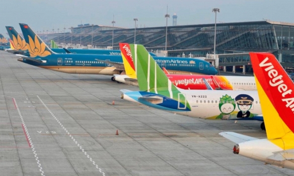 Gần 400 chuyến bay từ Tân Sơn Nhất không có khách