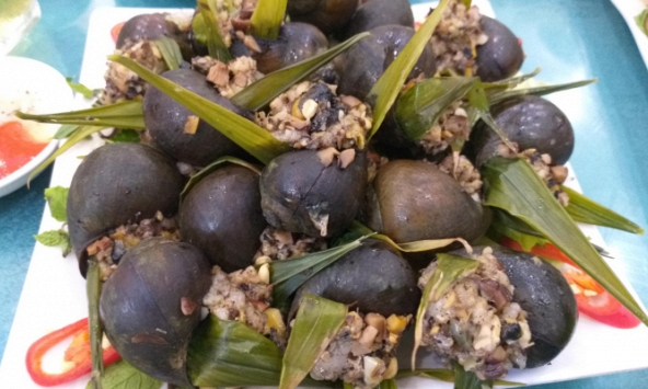 Món ngon mỗi ngày: Thơm lừng chả ốc nhồi trong vỏ ốc