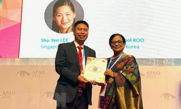 Bác sỹ Việt Nam nhận giải thưởng về phòng chống mù lòa châu Á-TBD