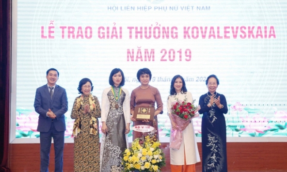 Hội Nữ trí thức Việt Nam và Công đoàn Y tế Việt Nam vinh danh các nữ trí thức ngành Y