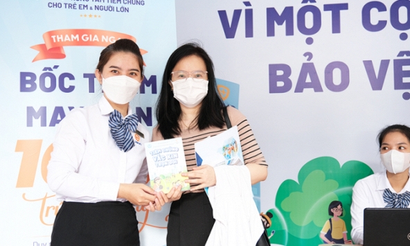 Việt Nam lần đầu có sách về “Tiêm chủng vắc xin trọn đời”