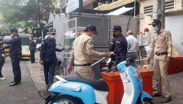 Mâu thuẫn giữa mưu sinh và dọn dẹp vỉa hè, lòng đường