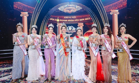 Doanh nhân Nghệ An Lê Thị Lan đăng quang Hoa hậu Doanh nhân Việt Nam 2023