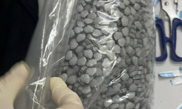 Bắt 3 tiếp viên Vietnam Airlines xách ma túy, thuốc lắc về Việt Nam