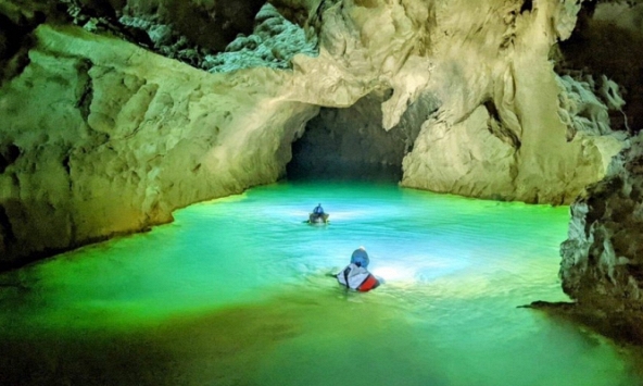 Chiêm ngưỡng hệ thống hang động tuyệt đẹp dài hơn 3km ở Quảng Bình