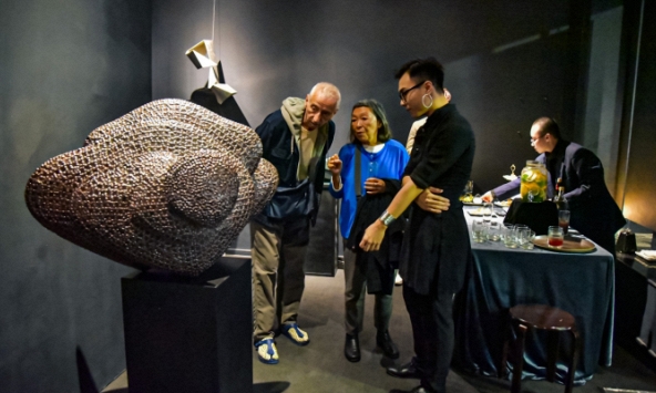 Âm - Dương trong điêu khắc đương đại