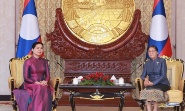 Phụ nữ Việt - Lào hợp tác chặt chẽ, sát cánh bên nhau viết tiếp trang sử mới