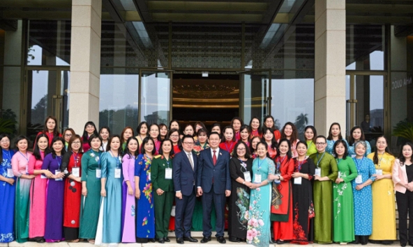 Chủ tịch Quốc hội Vương Đình Huệ: “Phụ nữ Việt Nam như những cây lau mềm mại, nhưng là những cây lau bằng thép”