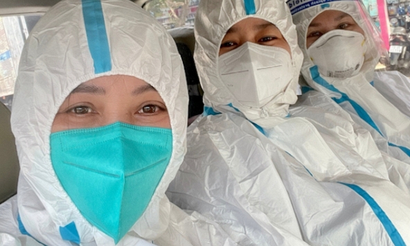  TS.BS Ngô Thị Hải Vân: Chống dịch xa nhà nhưng “chưa bao giờ buồn”, con gái hãnh diện khi được tham gia lấy mẫu Covid cộng đồng