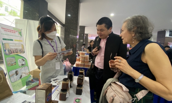 Triển lãm “Tài sản trí tuệ và kết quả đổi mới sáng tạo của cộng đồng nữ trí thức Việt Nam” tôn vinh những đóng góp của nữ trí thức