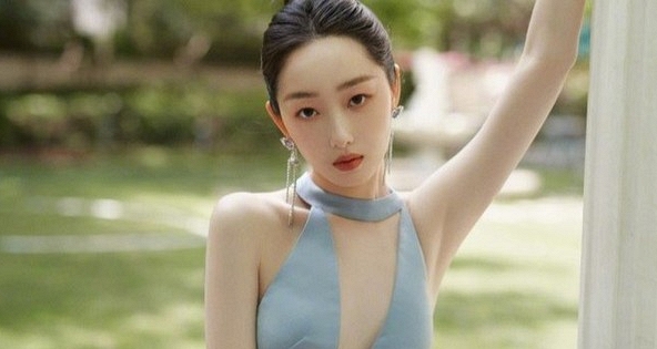 Nghệ sĩ lao đao khi bị phát tán ảnh nhạy cảm