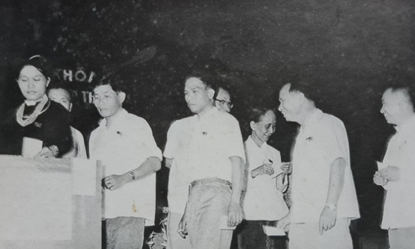 Hành trình vượt núi của những nữ đại biểu dân cử