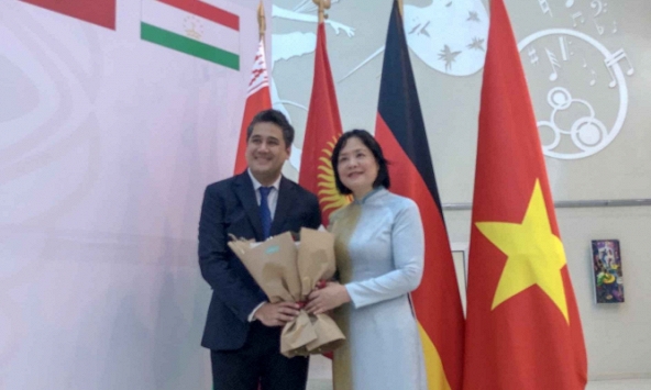 NSƯT Bùi Công Duy được Kazakhstan phong hàm Giáo sư danh dự