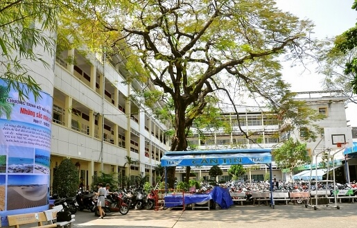 Trường học yêu cầu học sinh đọc sách, viết bài cảm nhận nếu vi phạm nội quy